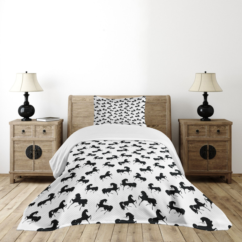 Monochrome Farm Animal Bedspread Set