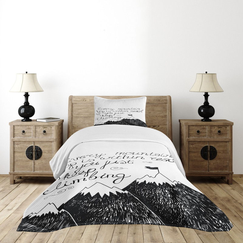 Sketchy Mountains Bedspread Set