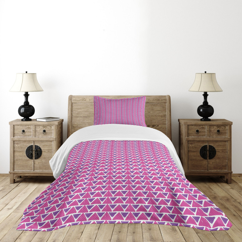 Hand Drawn Triangles Bedspread Set