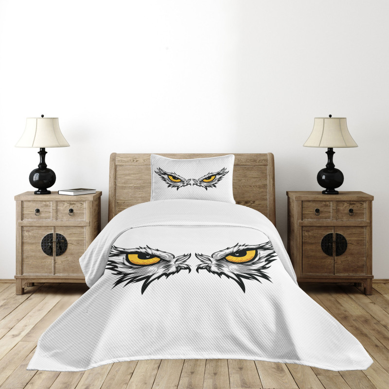 Angry Gaze of Bird of Prey Bedspread Set