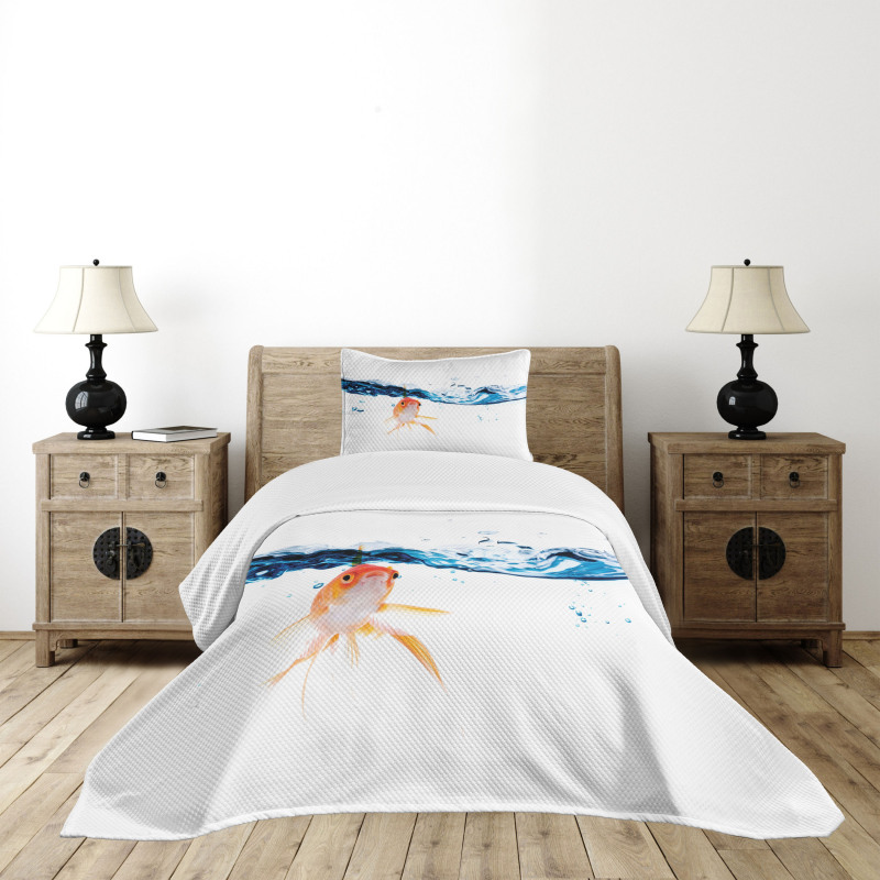 Goldfish Swimming in Water Bedspread Set