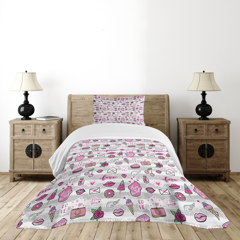 Memphis Style Doodle Bedspread Set