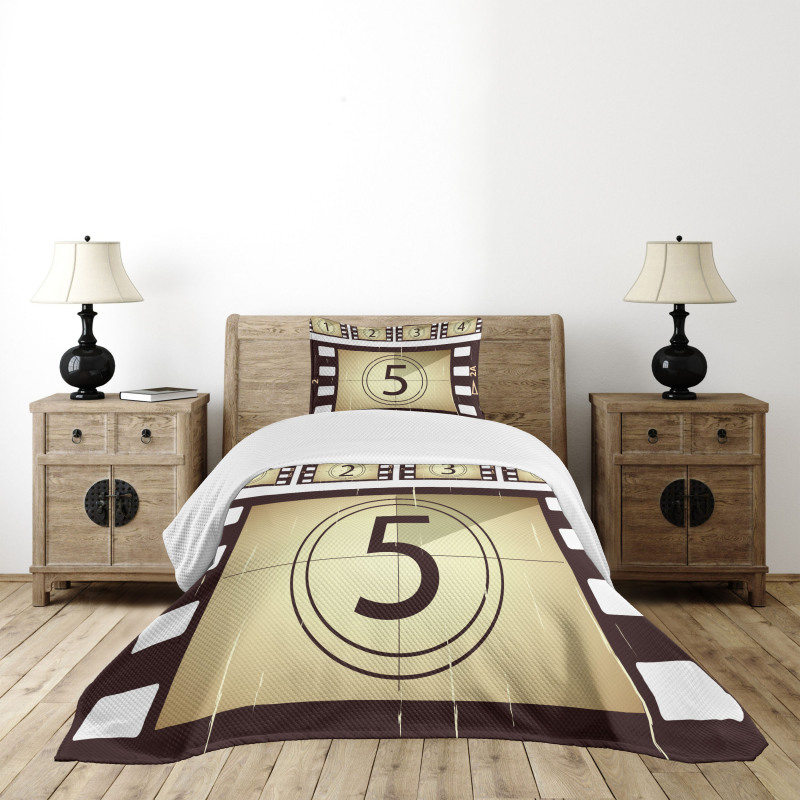 Scratched Frames Bedspread Set