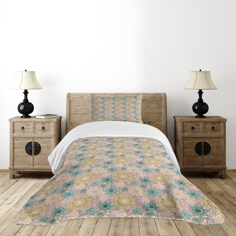 Oriental Floral Pattern Bedspread Set