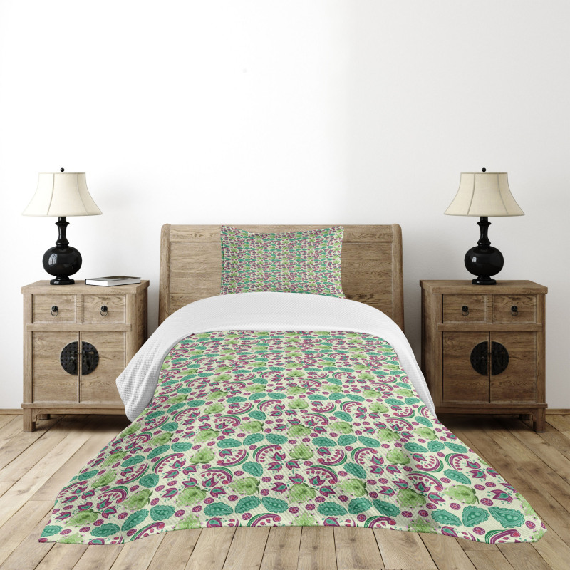 Traditional Motifs Bedspread Set