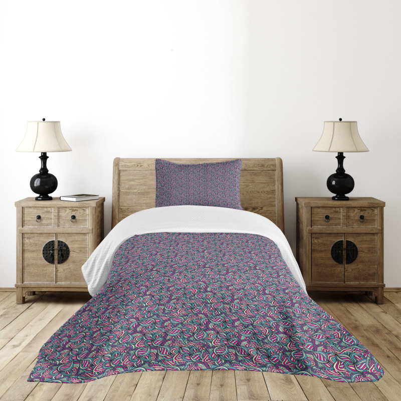 Ornamental Wavy Lines Bedspread Set