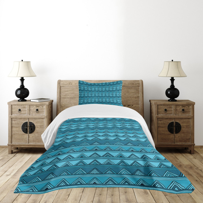 Doodle Style Triangles Bedspread Set