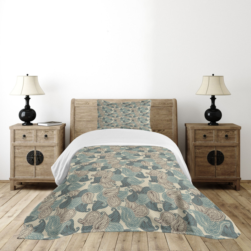 Teardrop Eastern Motif Bedspread Set