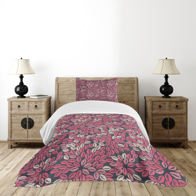 Abstract Laurel Foliage Bedspread Set