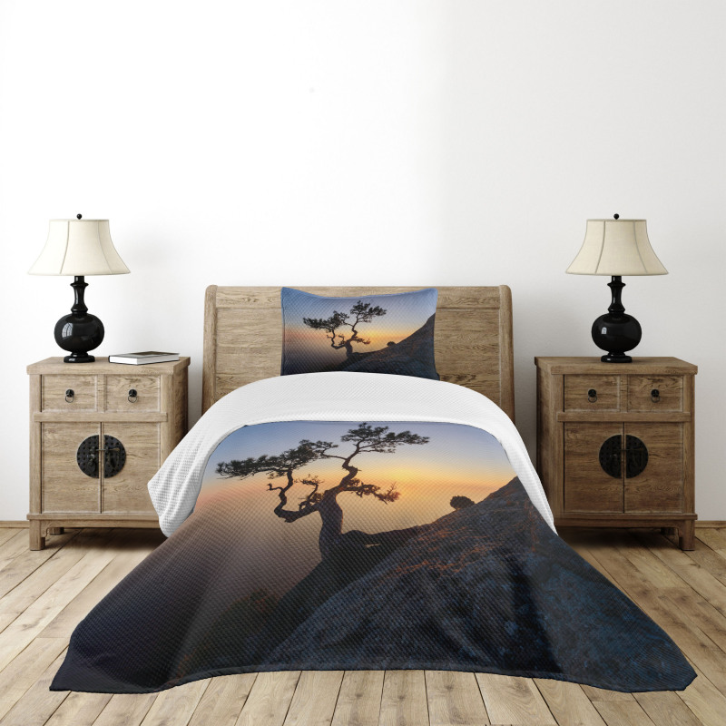 Picturesque Black Sea Bedspread Set