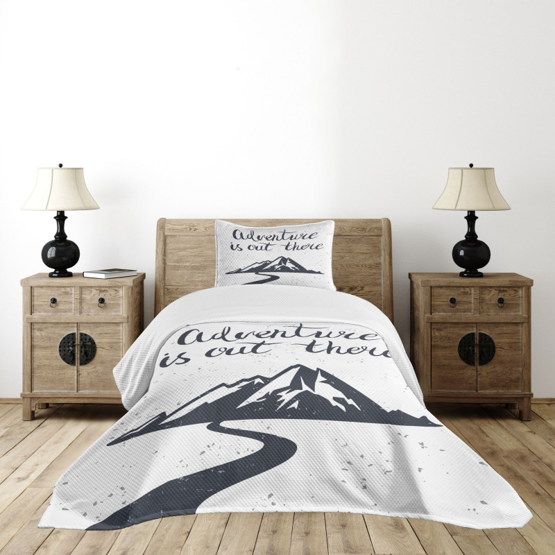 Mountain and Road Bedspread Set