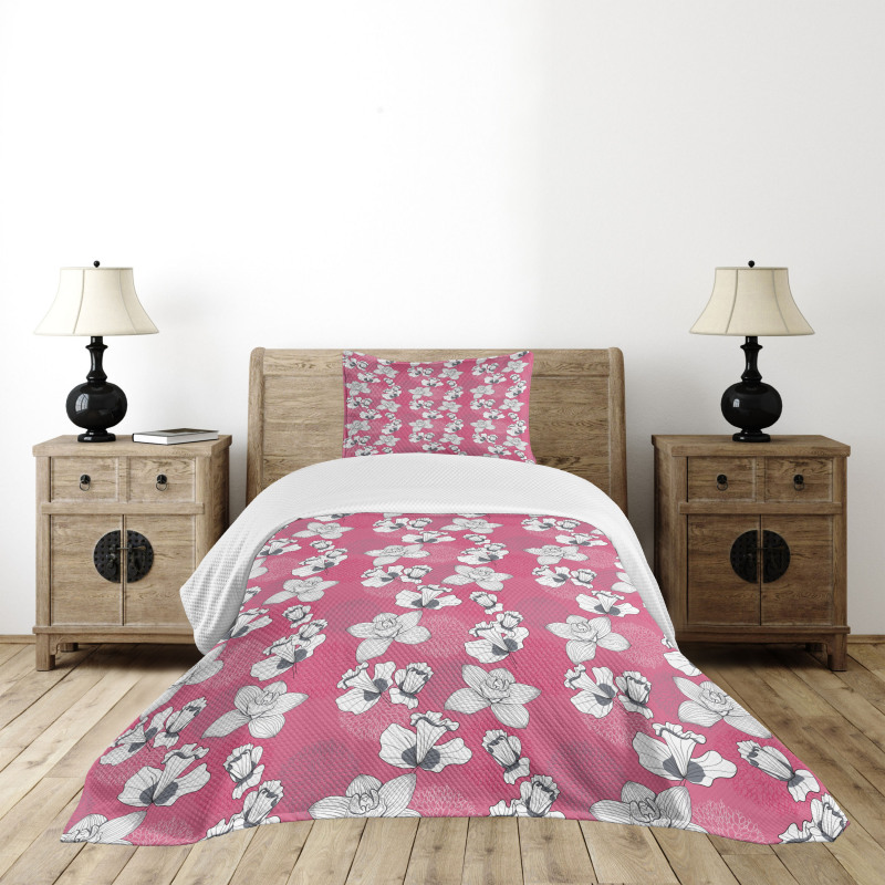 Sketch Flower Motifs Bedspread Set