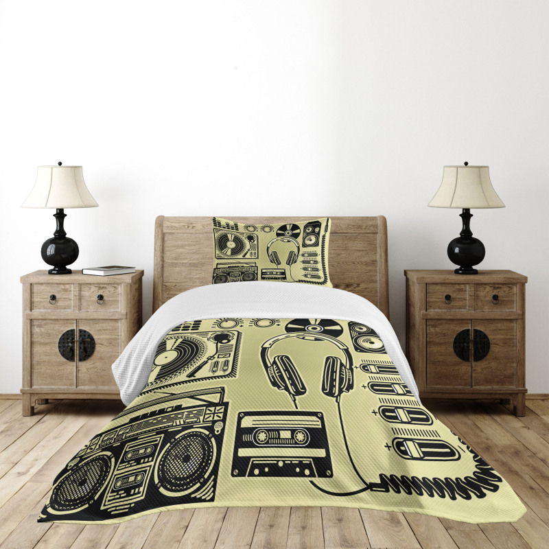 Turntable Headphones Bedspread Set