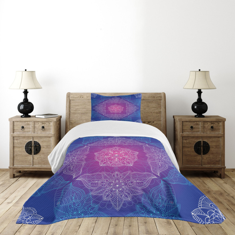 Groovy Motif Bedspread Set