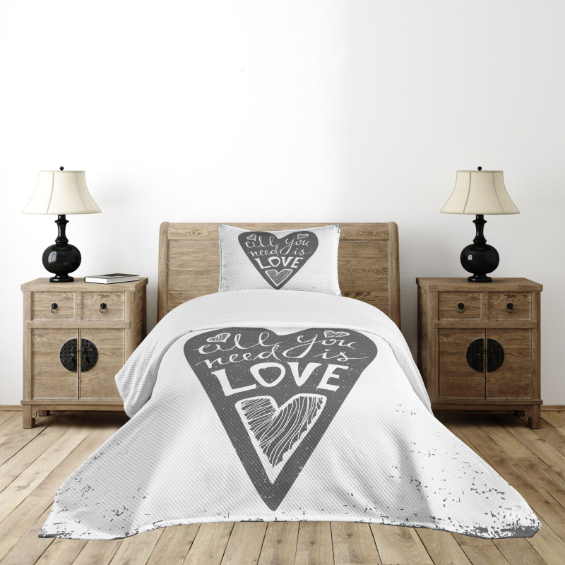 Retro Love Heart Image Bedspread Set