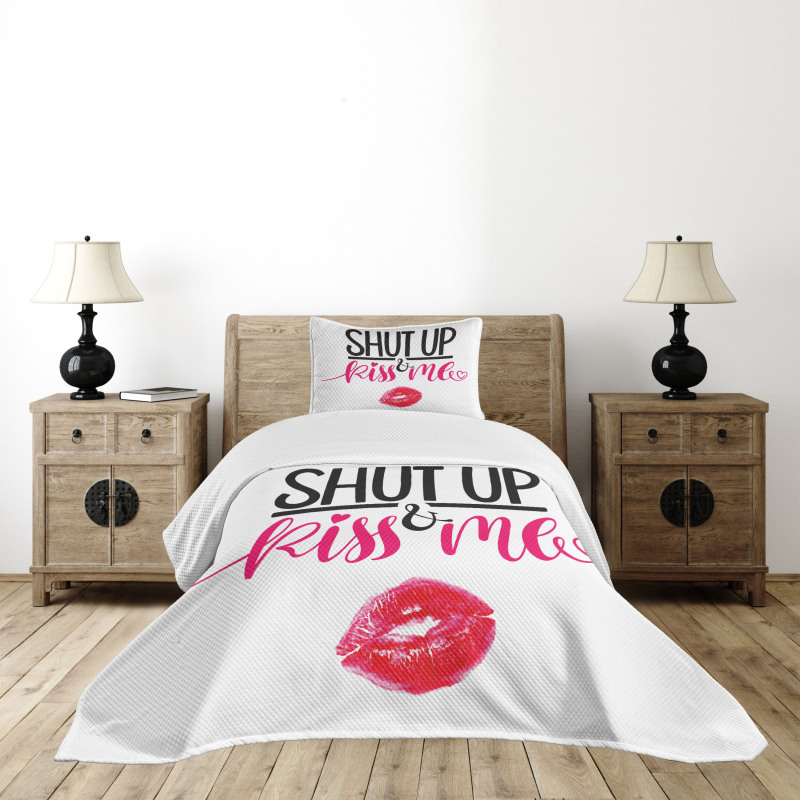 Lipstick Stain Lettering Bedspread Set