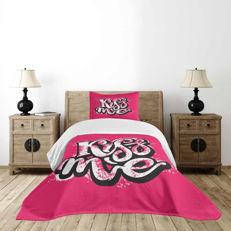 Modern Calligraphy Bedspread Set