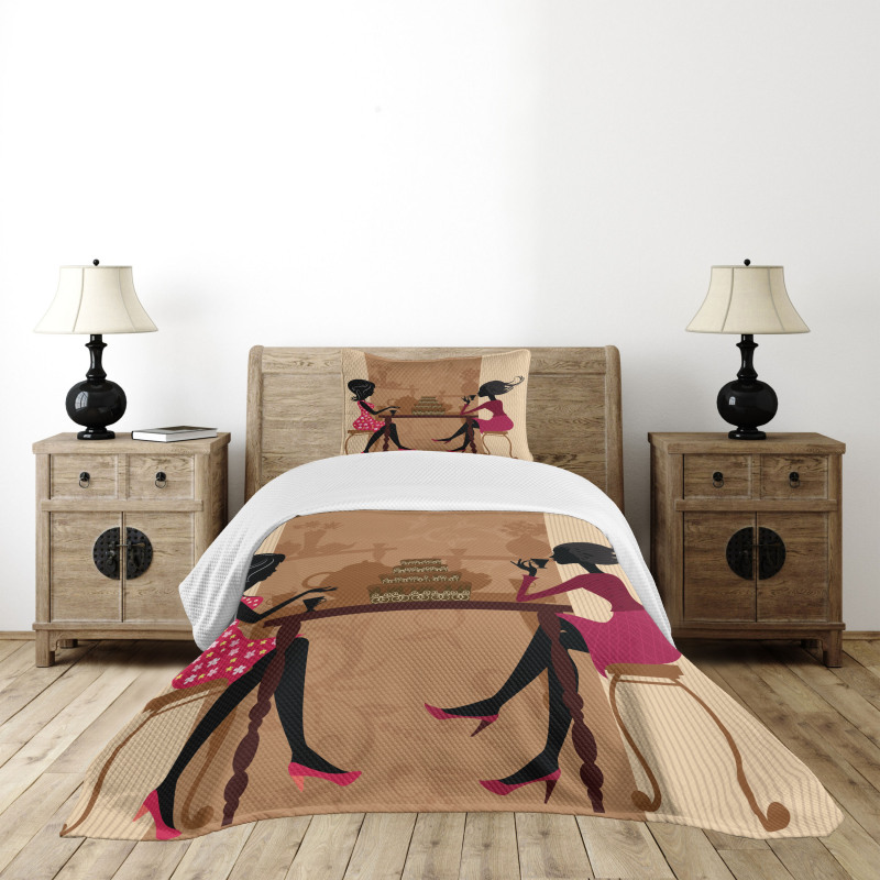 Women Chatting Bedspread Set