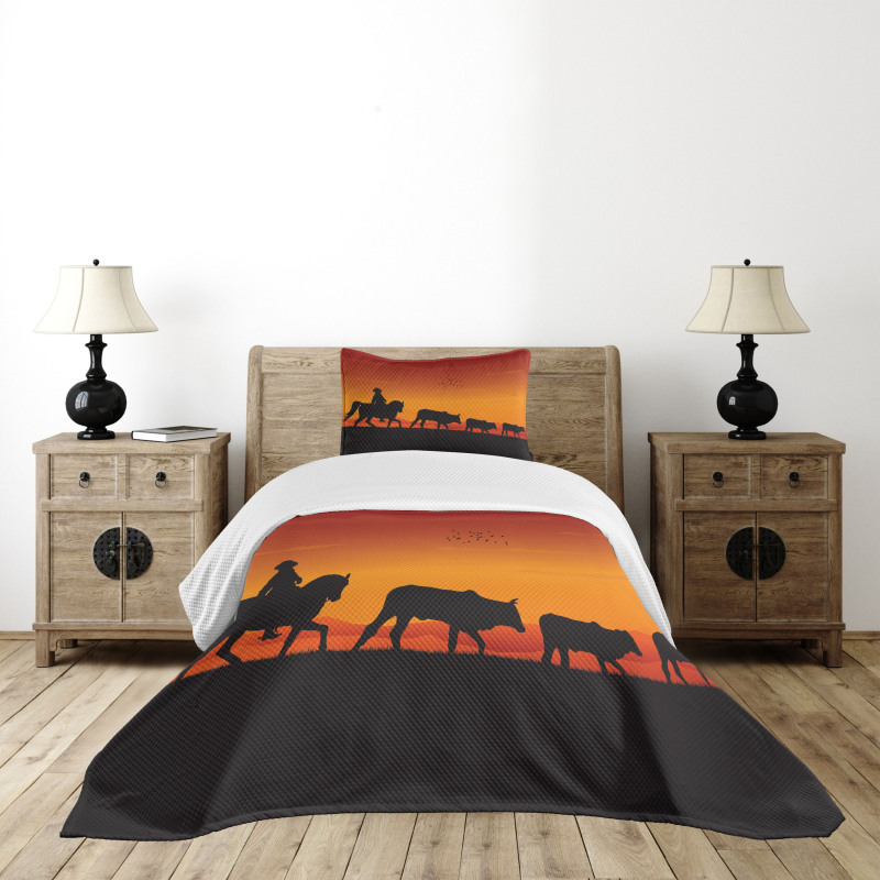 Silhouette Farm Cow Herd Bedspread Set