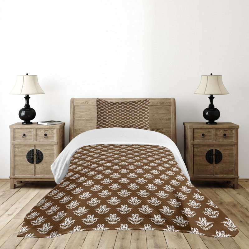 Victoria Antique Motif Bedspread Set