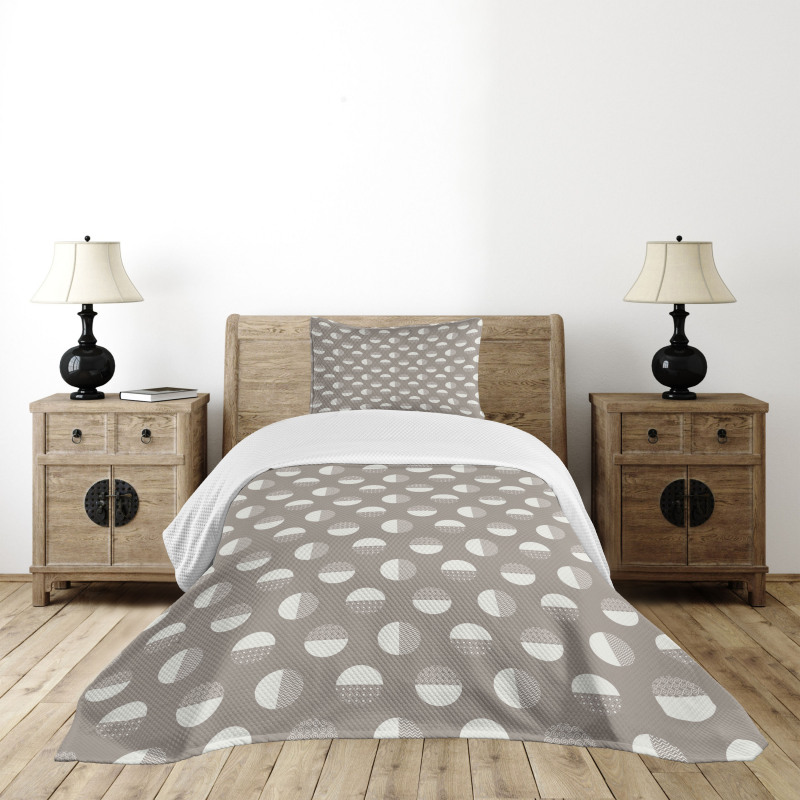 Circles and Zigzags Bedspread Set