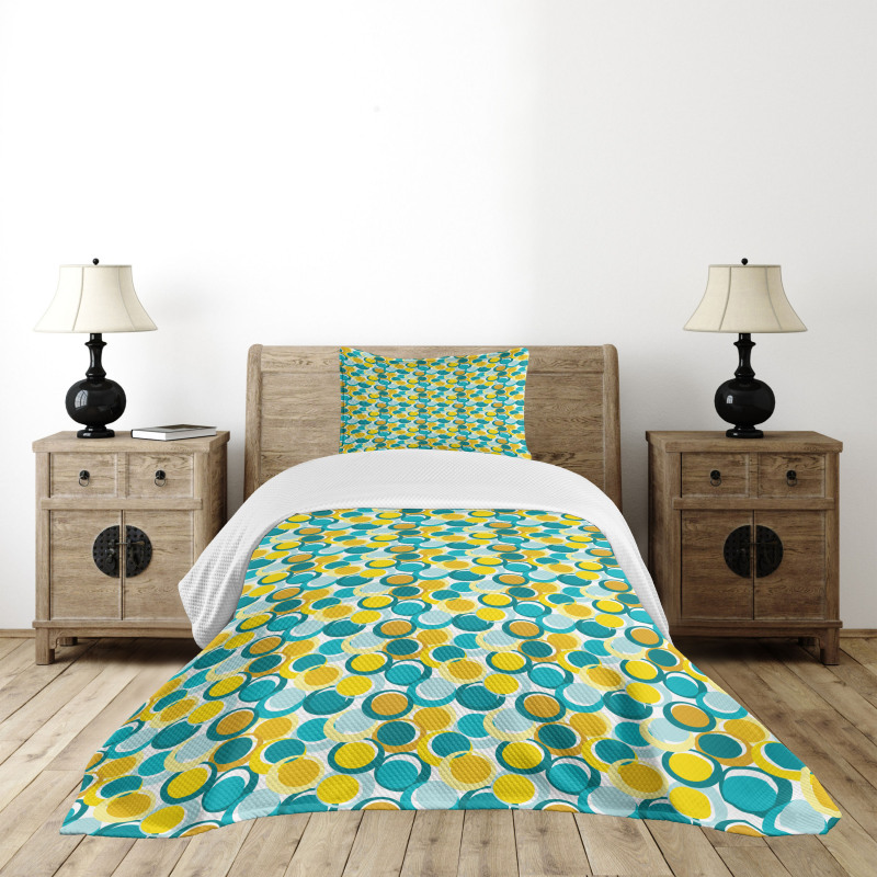 Nested Circle and Dot Bedspread Set