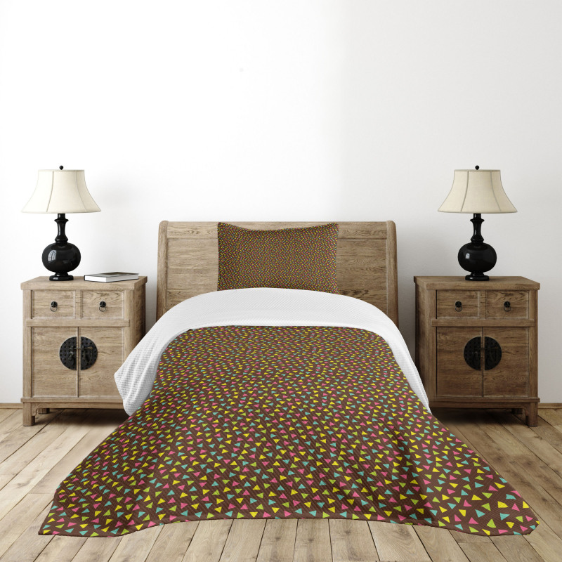 Minimalist Triangles Bedspread Set