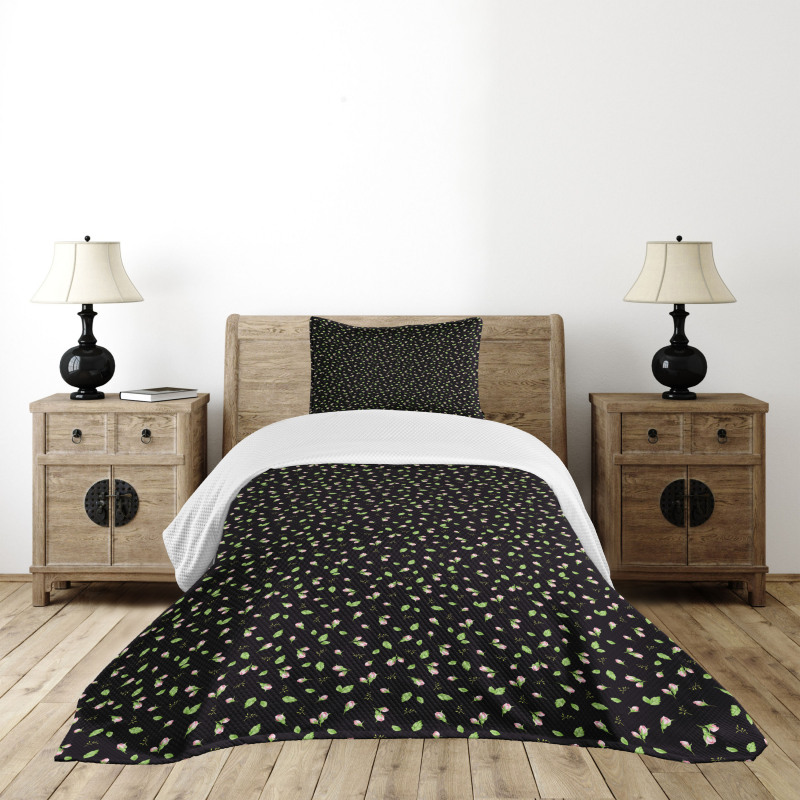 Rosebuds with Stems and Leaves Bedspread Set