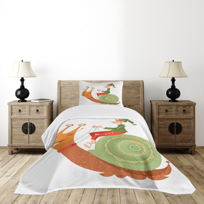 Little Elf Riding a Snail Bedspread Set