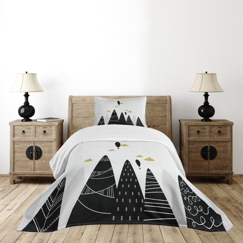 Clouds Mountain Region Bedspread Set