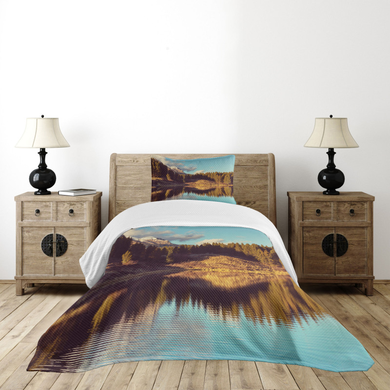 Mountain Lake Colorado Bedspread Set