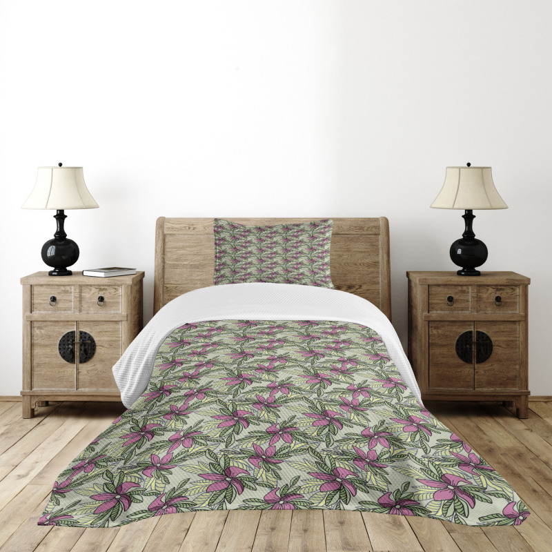Flowers and Leaves Pattern Bedspread Set