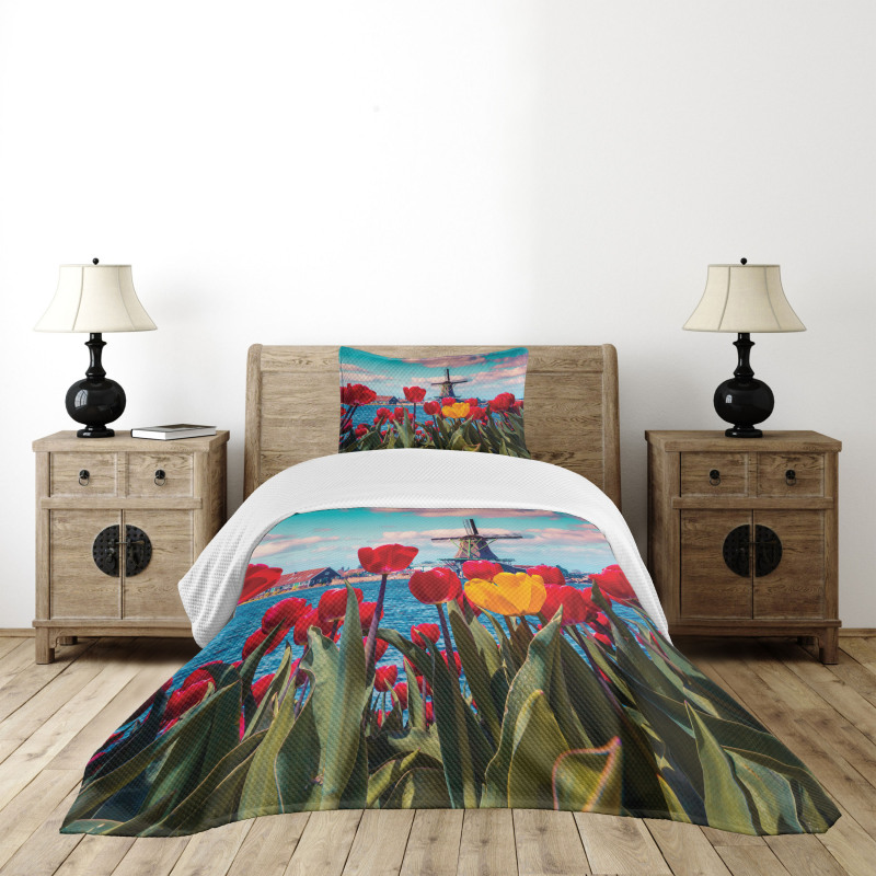 Idyllic Spring Tulips Bedspread Set