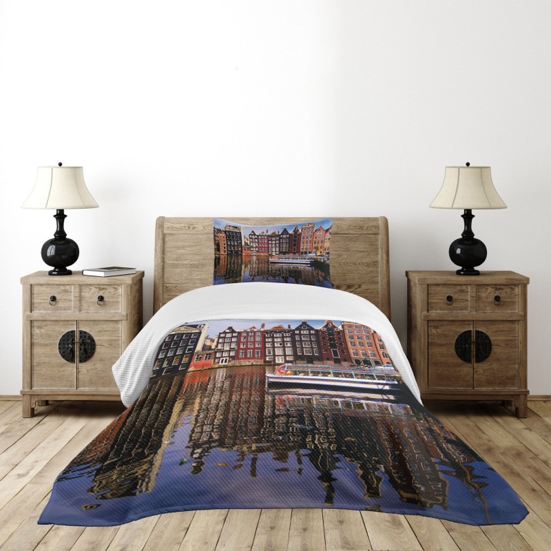 Traditional Old Houses Bedspread Set