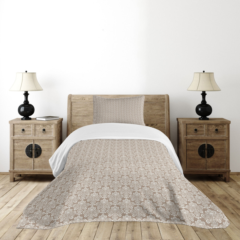 Curly Floral Damask Motif Bedspread Set