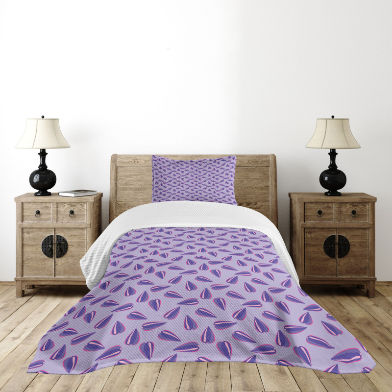 Pattern of Flower Seeds Bedspread Set