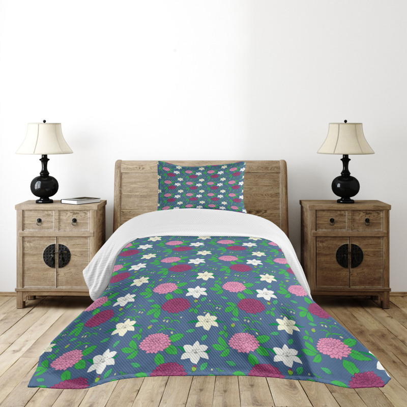 Bloosming Petals and Leaves Bedspread Set