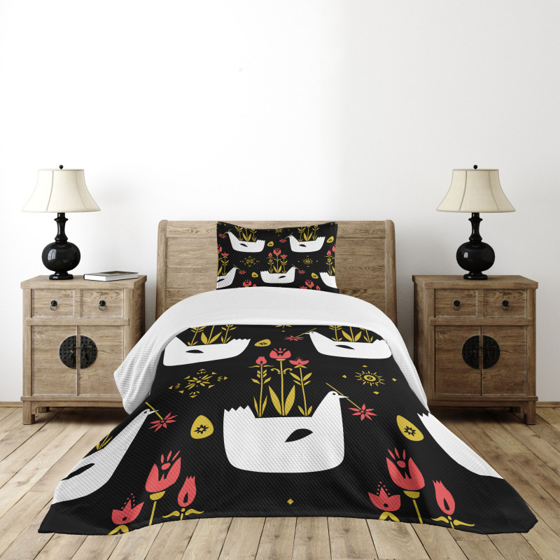 Chickens Eggs and Flowers Bedspread Set