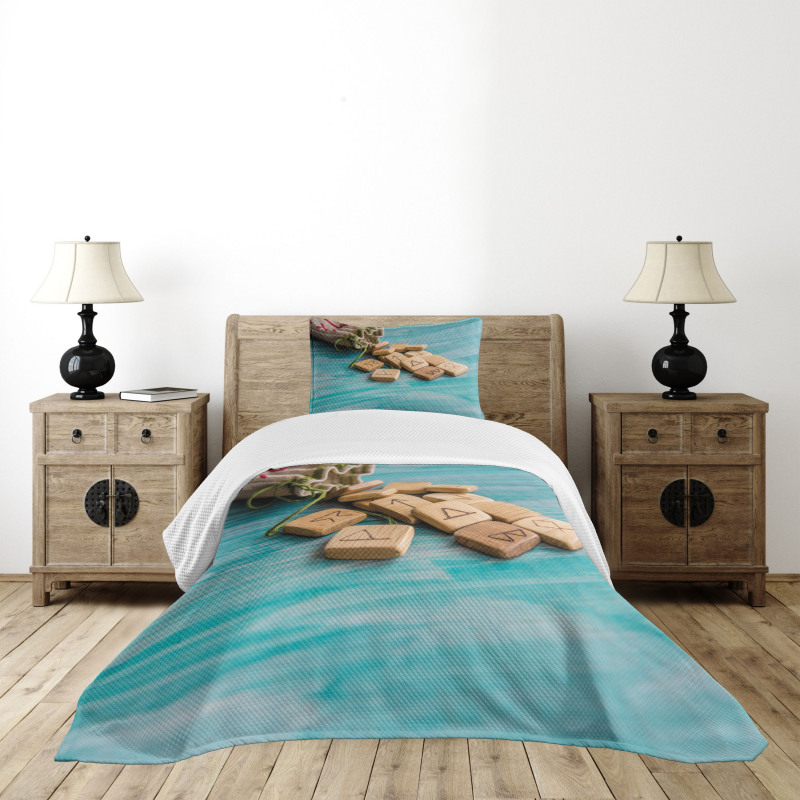 the Image of Wooden Pieces Bedspread Set