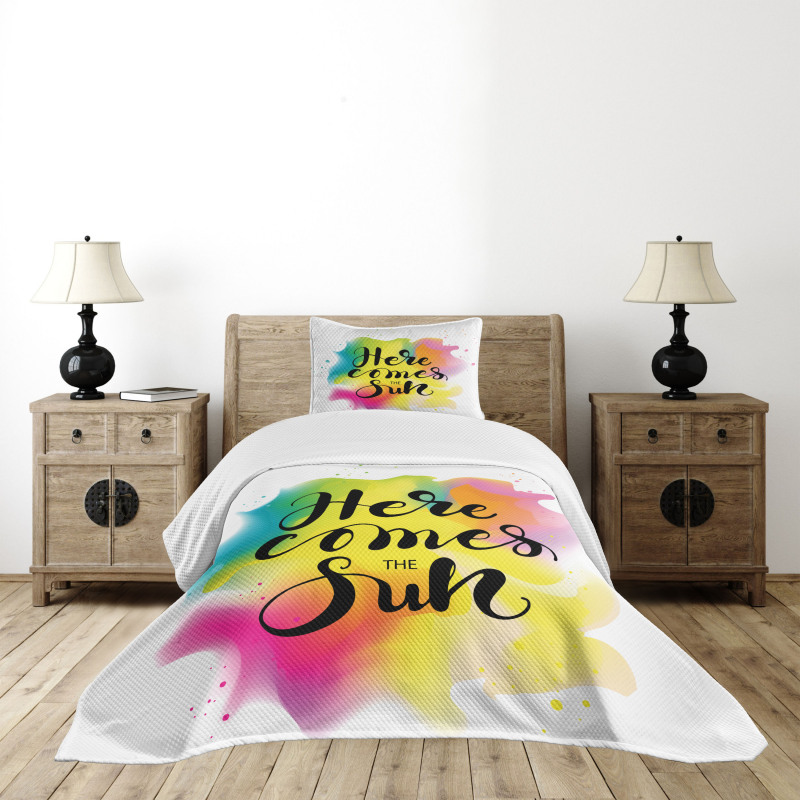 Here Comes Sun Text Bedspread Set