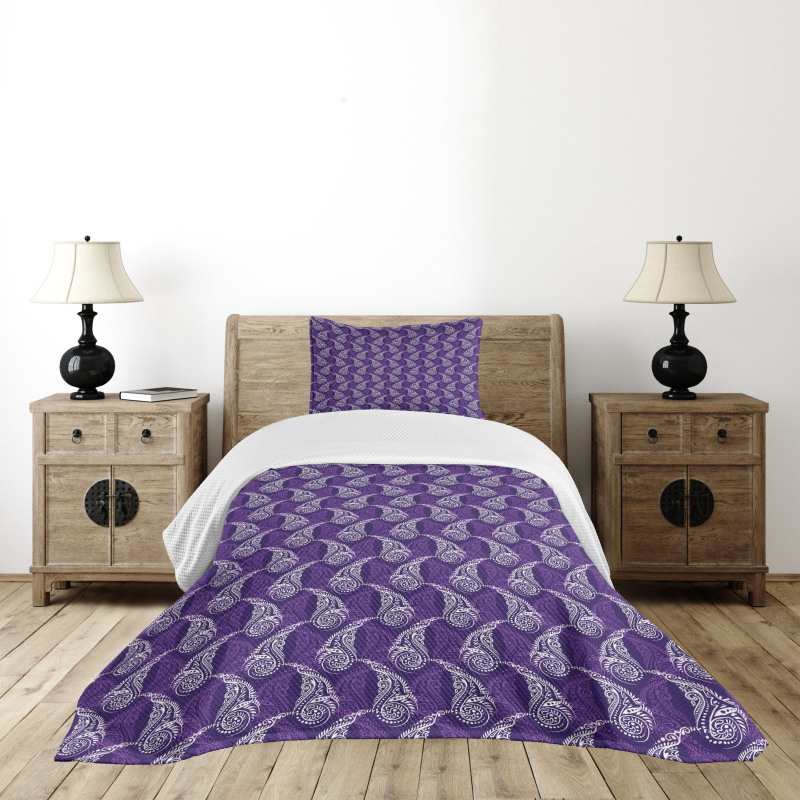 Detailed Paisley Motifs Bedspread Set