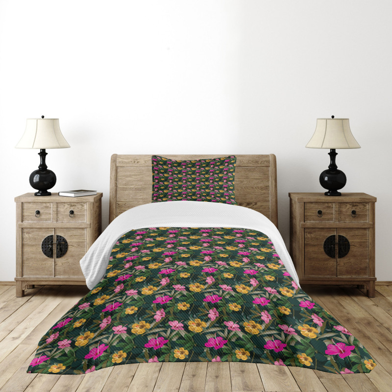 Full Blossom Hibiscus Motif Bedspread Set