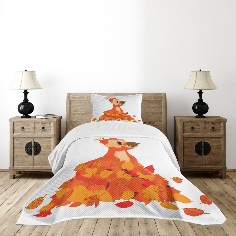 Animal Eating a Nut Bedspread Set