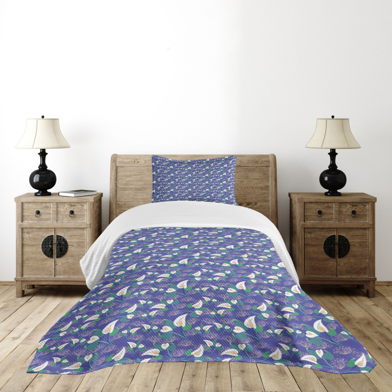 Peacock Tail Outlined Motif Bedspread Set