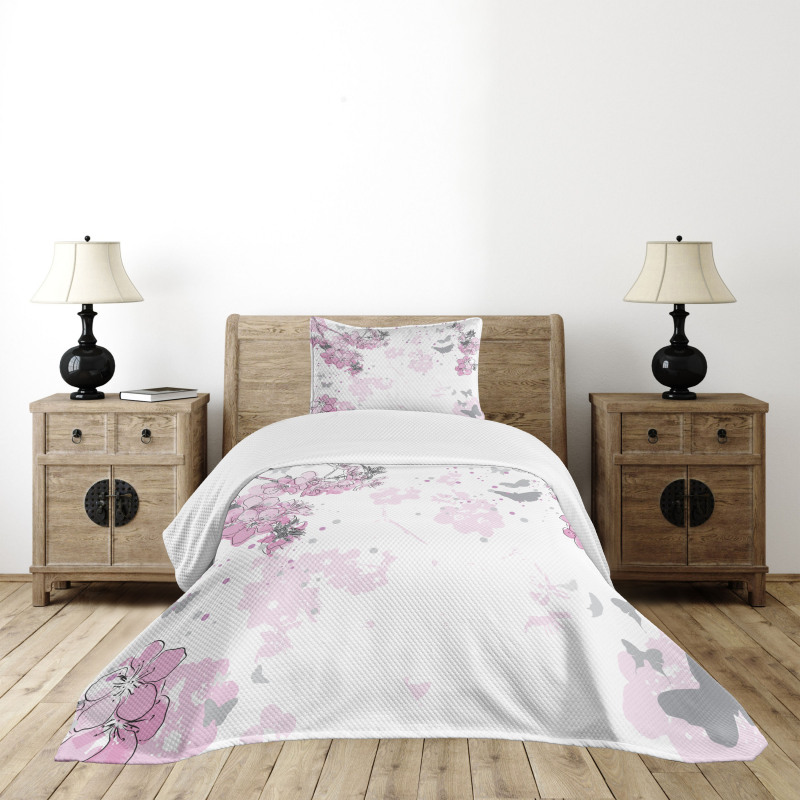 Spring Motif Outline Bedspread Set