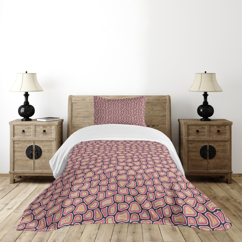 Retro Broken Pieces Look Bedspread Set