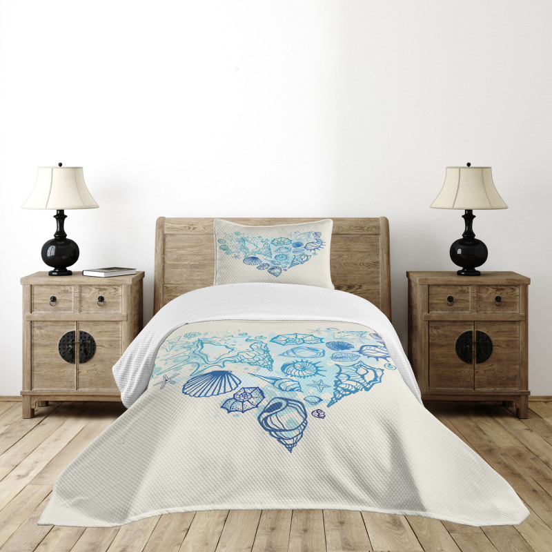 Coastal Design Grunge Heart Bedspread Set