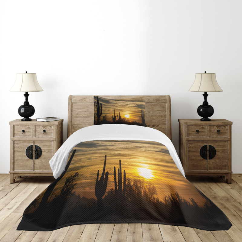 Horizon Skyline and Cactus Bedspread Set