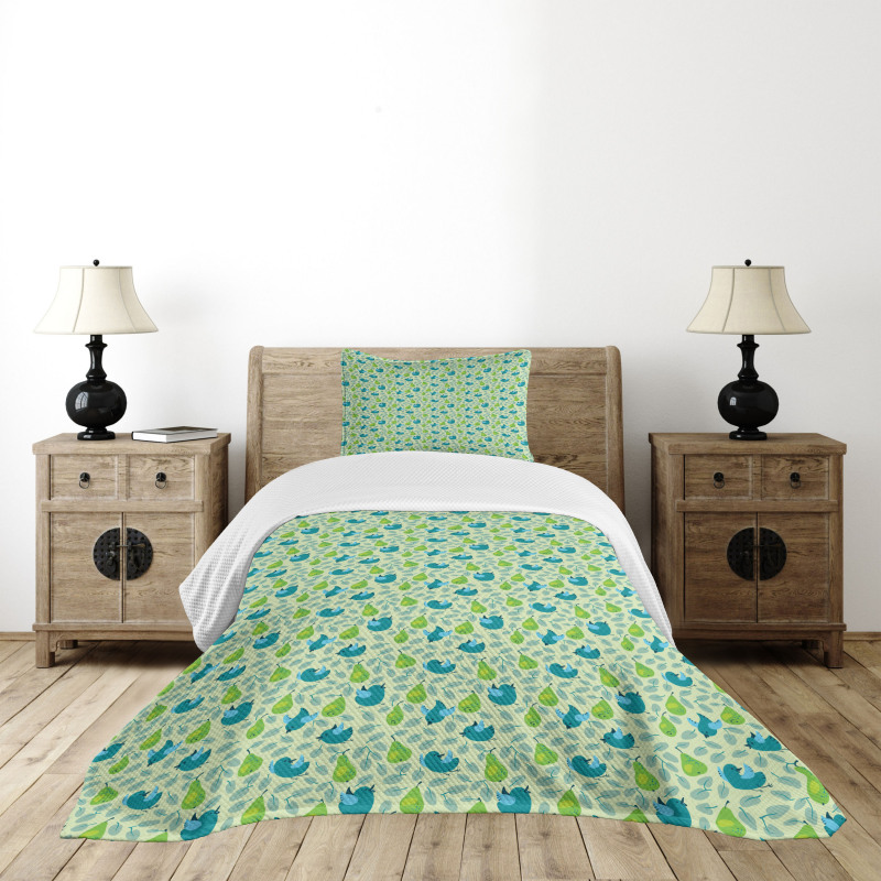 Pears with Small Sparrows Bedspread Set