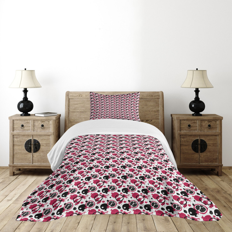 Grunge Pomegranate and Stains Bedspread Set